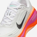 Nike Vomero Plus - Branco/Laranja/Rosa Fogo