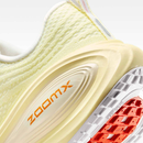 Nike Vomero Plus - Amarelo Claro/Vermelho