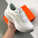 Nike Vomero 18 GORE-TEX - Branco/Cinza Metálico